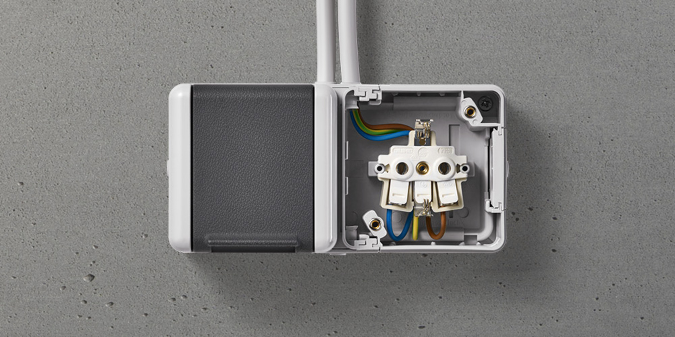 Doppelsteckdose mit Trennsteg bei Elektro Engelhardt GmbH & Co. KG in Röttingen